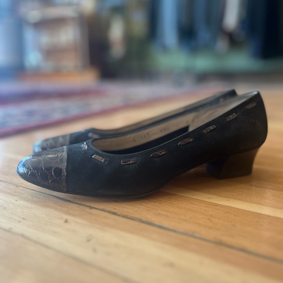 Black and Brown Salvatore Ferragamo Block Heel Pumps, Size 9 - Picture 5 of 8